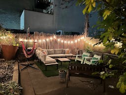 Colorful Spacious Garden Apartment - Image 16