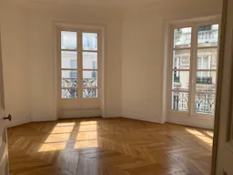 Spectacular Showroom in Saint-Germain - Image 4