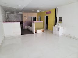 Prime location - Upper East St. Pop Up store Location ! - Image 3