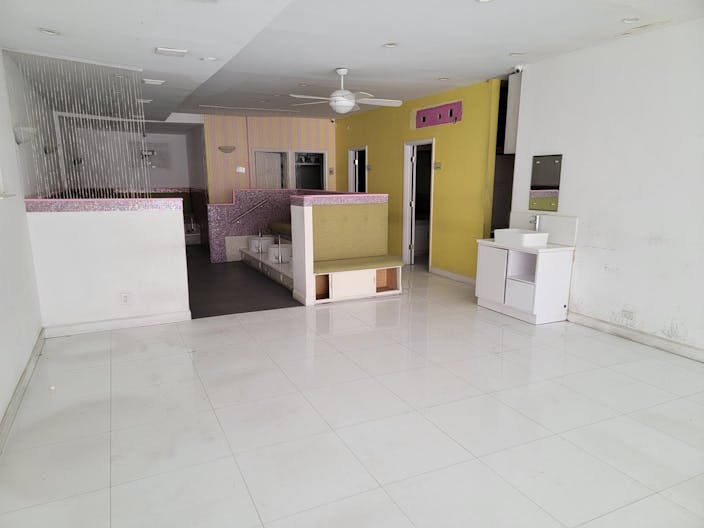 Prime location - Upper East St. Pop Up store Location ! - Image 3