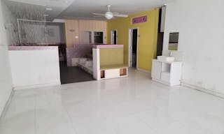 Prime location - Upper East St. Pop Up store Location ! - Image 3