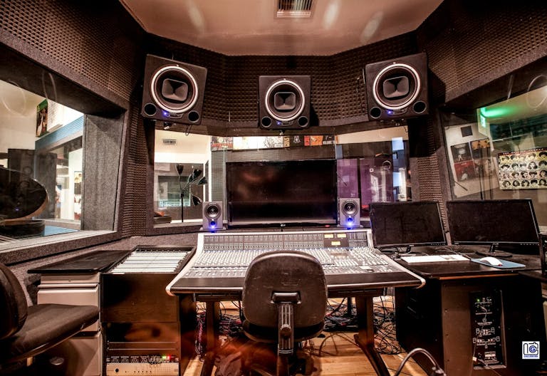 Media Hub for creative production and event space - Image 4