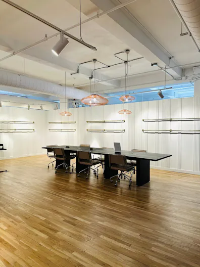 Luxury Apparel Showroom for High-End Fashion Brands - Image 1