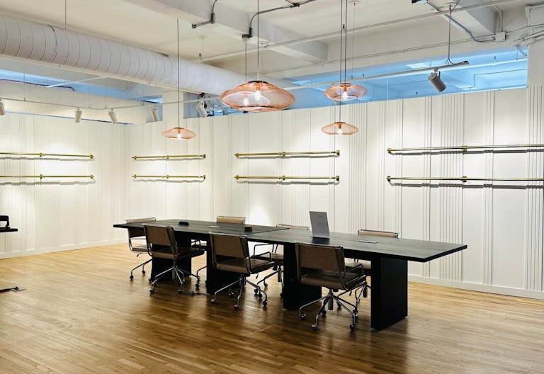 Luxury Apparel Showroom for High-End Fashion Brands - Image 1