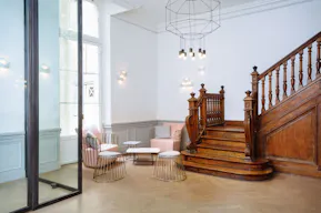Amazing Palais Royal Showroom - Image 6