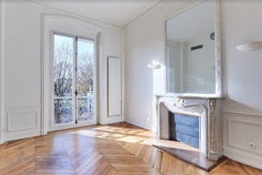 Apartment for Rent - Paris 8th Near Triangle d'Or - Ideal Showroom / Office - Image 2