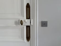 Bel appartement Haussmanien, alliant modernit� et cachet de l'ancien - Image 9