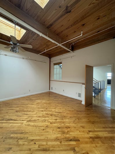 Spacious Atlanta Penthouse Perfect for Video Shoots and Photo Sessions - Image 4