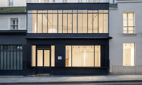Rue de Turenne Corner Pop Up Boutique - Image 0
