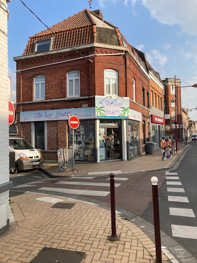 Corner boutique au c?ur de Lys-Lez-Lannoy - Image 0