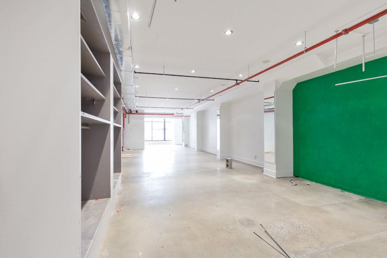 Vast Chelsea Retail Boutique - Image 0