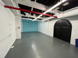 Manhattan Showroom - Image 1