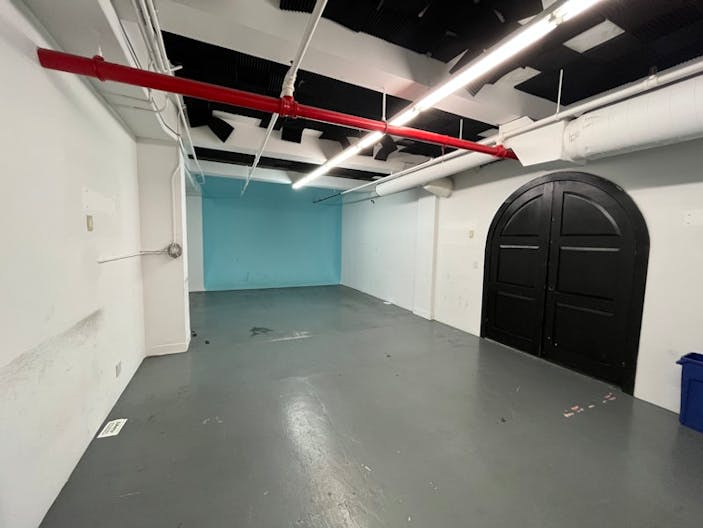 Manhattan Showroom - Image 1