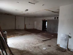 Available commercial building - Image 1