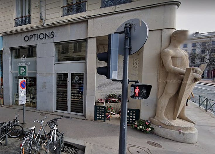 Corner Boutique - Busy Environment - Lyon 2nd - Image 1