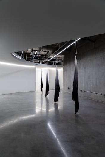 Spacious Urban Loft Studio in Arts District - Image 1