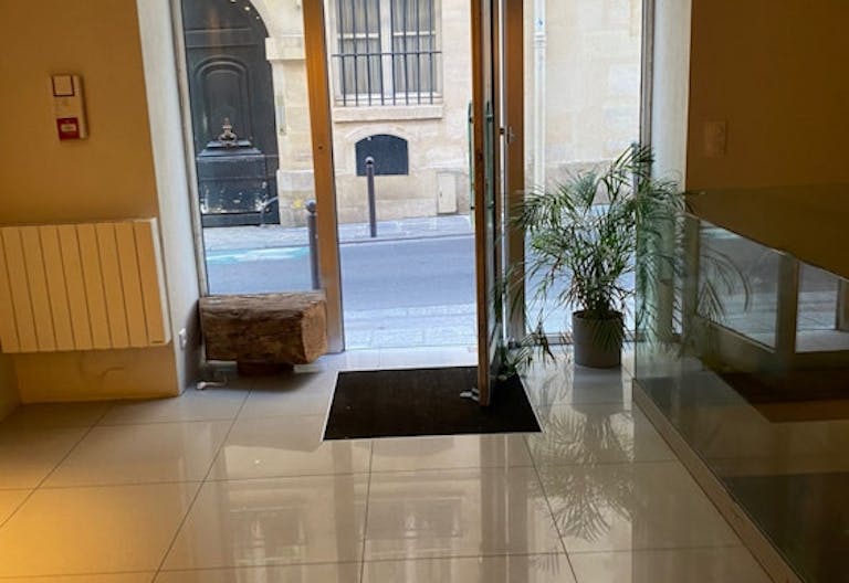 Boutique in Saint-Germain-des-Prés - Image 4