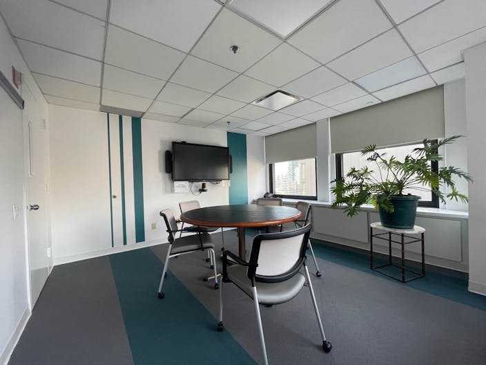 Small meeting, webinar or podcast room - Image 0