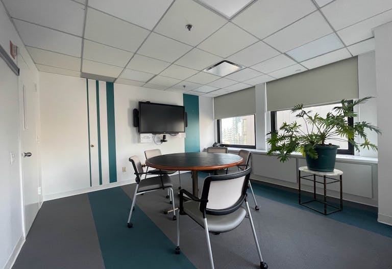 Small meeting, webinar or podcast room - Image 0