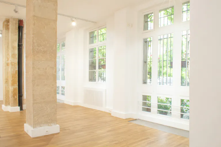 Large Fashion Showroom Rue des Minimes - Image 2