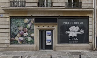 Boutique Shop Busy Area - 8th Arrondissement - Image 0