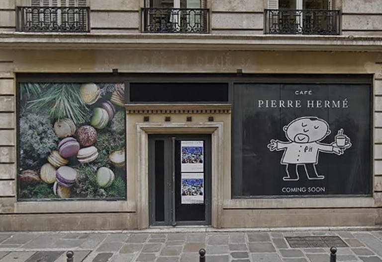 Boutique Shop Busy Area - 8th Arrondissement - Image 0