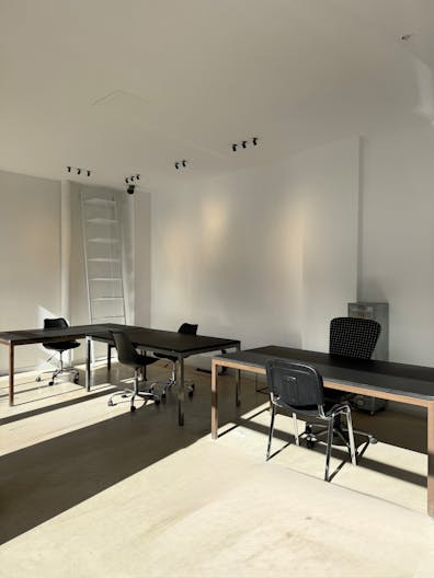 Espace Créatif Atelier-Galerie - Pop-up Lumineux avec Vitrine - Image 4