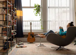 Sunny Historic Creative Loft - Image 6