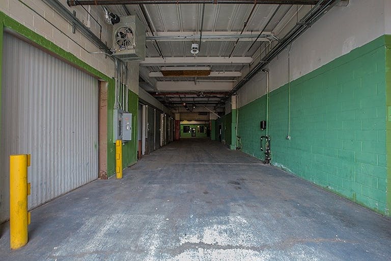 Spacious Warehouse in Brooklyn - Image 4