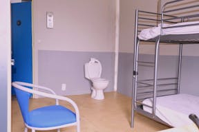 D�cor/Lieu de tournage: Centre p�nitentiaire / Prison - Image 3