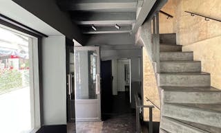 Recently renovated shop in prime 1st arr location in Paris - Image 3