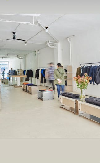 Open plan storefront, with kitchenette + spa like wetroom. A unique NY showroom. - Image 2