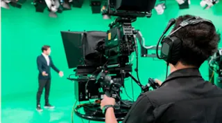 Versatile Video Studio & Pre-Lit 20’ Green Screen Cyc - Image 12