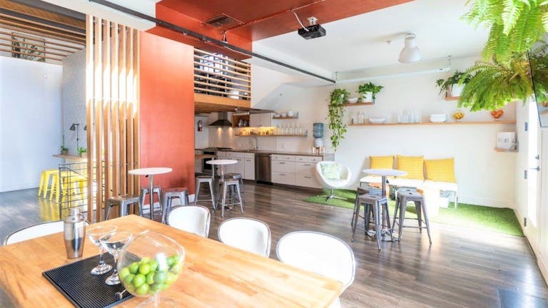 Brilliant Contemporary Loft - Image 4