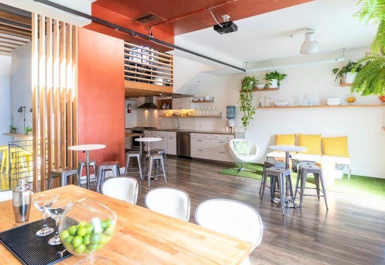 Brilliant Contemporary Loft - Image 4