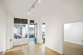 Classic Showroom in Le Marais - Image 1