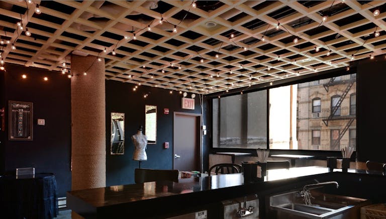 Beautiful Bar Open To New Tenants - Image 2