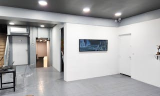 Gallery / showroom combined with a speakeasy bar in the center of Paris - Image 16