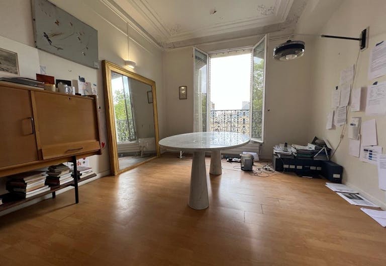 Large Office Apartment In the heart of Paris - Image 3
