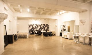 DTLA Grand Loft with High Ceilings - Image 23