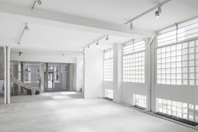 Large Showroom Rue Froissart - Image 7