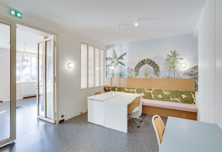 Beautiful Showroom on the canal saint Martin - Image 2