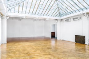 Amazing Palais Royal Showroom - Image 5