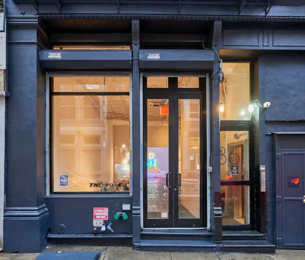 Sleek Storefront Gallery & Event Space in Prime Tribeca Art District - Image 0