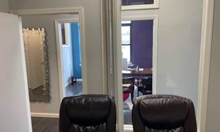 Modern Office Space in Astoria Queens ? Perfect for Meetings, Filming, or Therapy - Image 12