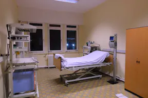 Décor/Lieu de tournage: Hôpital - Clinique Privée - Image 9