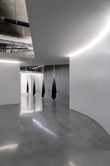 Spacious Urban Loft Studio in Arts District - Image 3