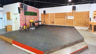 Store Stage at Nivessa Hollywood - Image 0