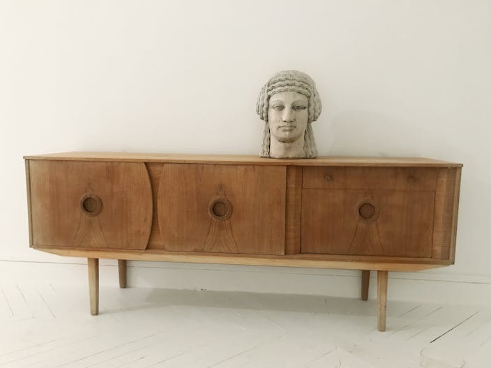 Elegant Espace minimaliste dans un Bâtiment Historique, Palais-Royal/ Louvre - Image 2