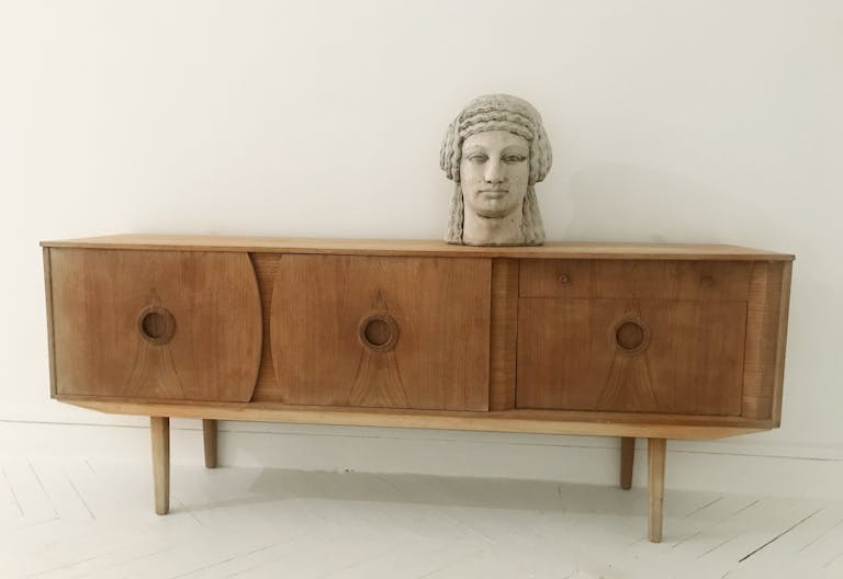 Elegant Espace minimaliste dans un Bâtiment Historique, Palais-Royal/ Louvre - Image 2